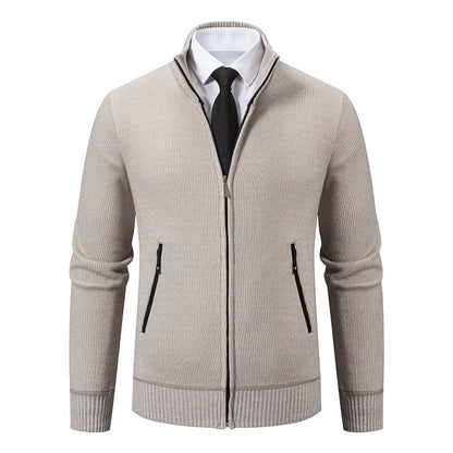 Herrkardigan med hög krage och moderna dragkedjefickor Skorter