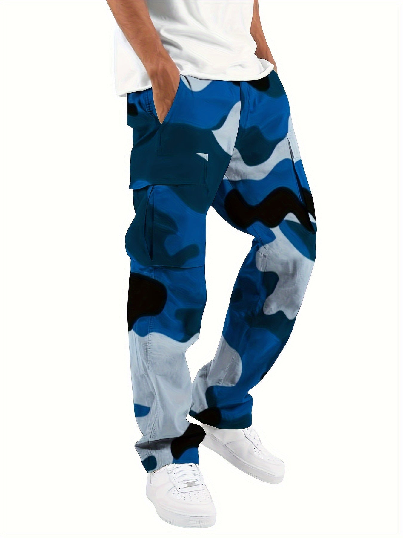 Herrbyxor med kamouflagemönster och många fickor, skorter