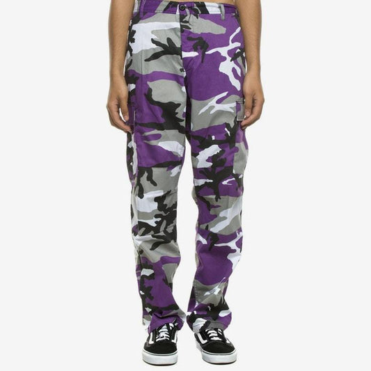 Men's cargo pants in modern camouflage design with numerous pockets Skorter