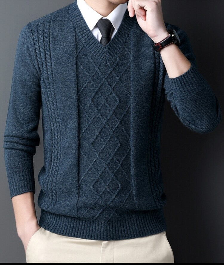 Men's V-Neck Sweater in Modern Cable Pattern Skorter
