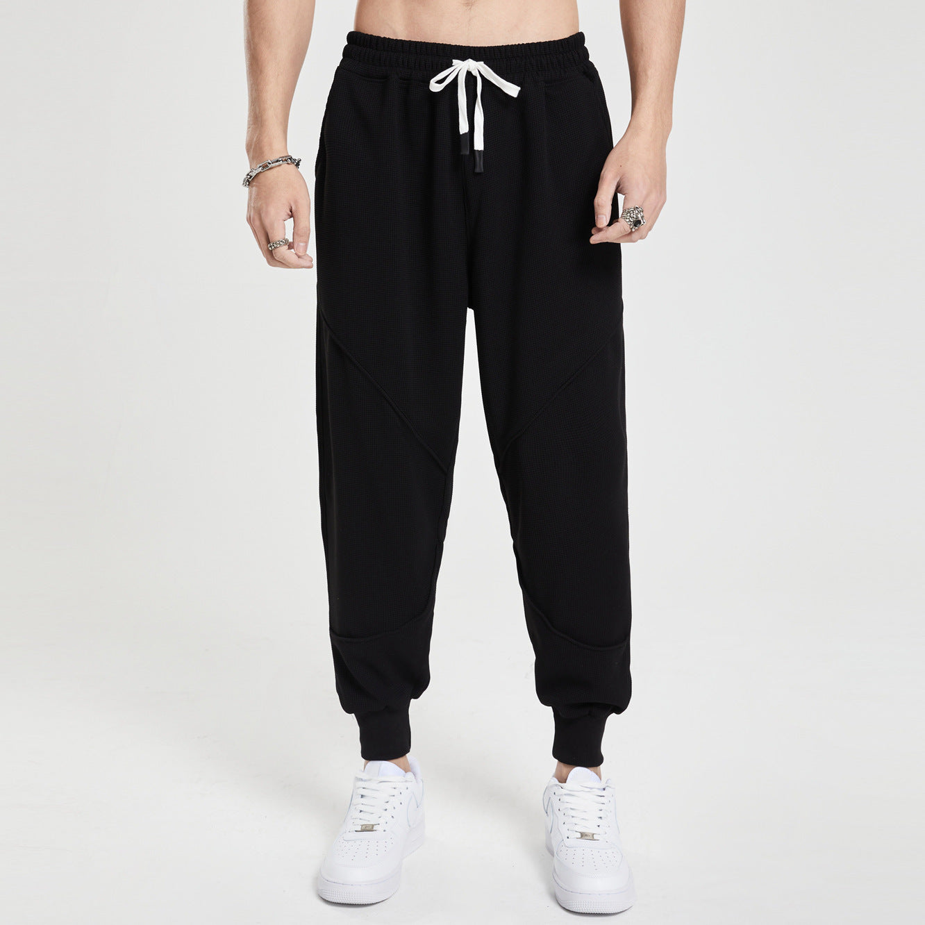 Men's sporty sweatpants with quilted design Skorter