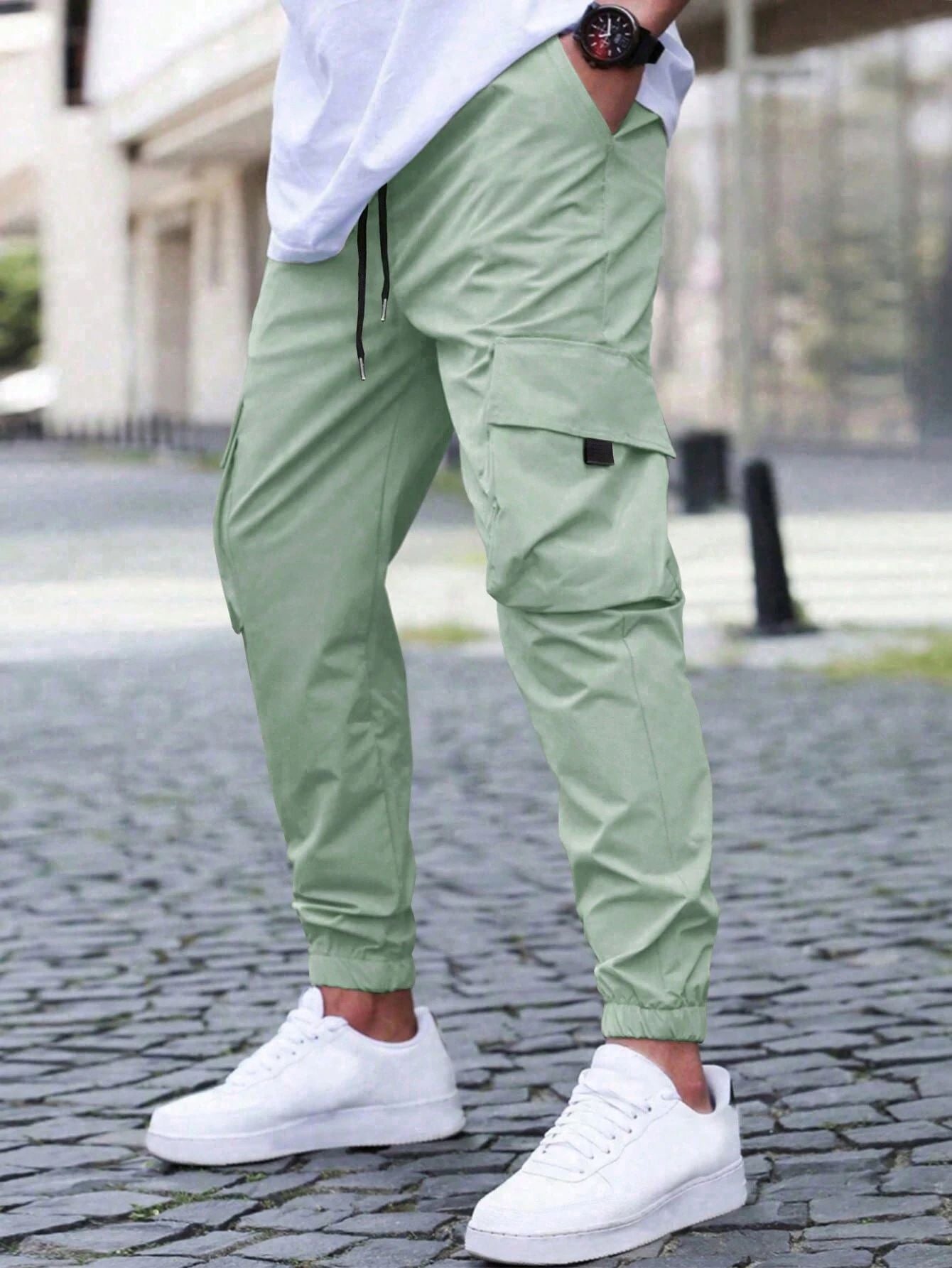 Men's cargo joggers with elastic waistband and practical side pockets Skorter