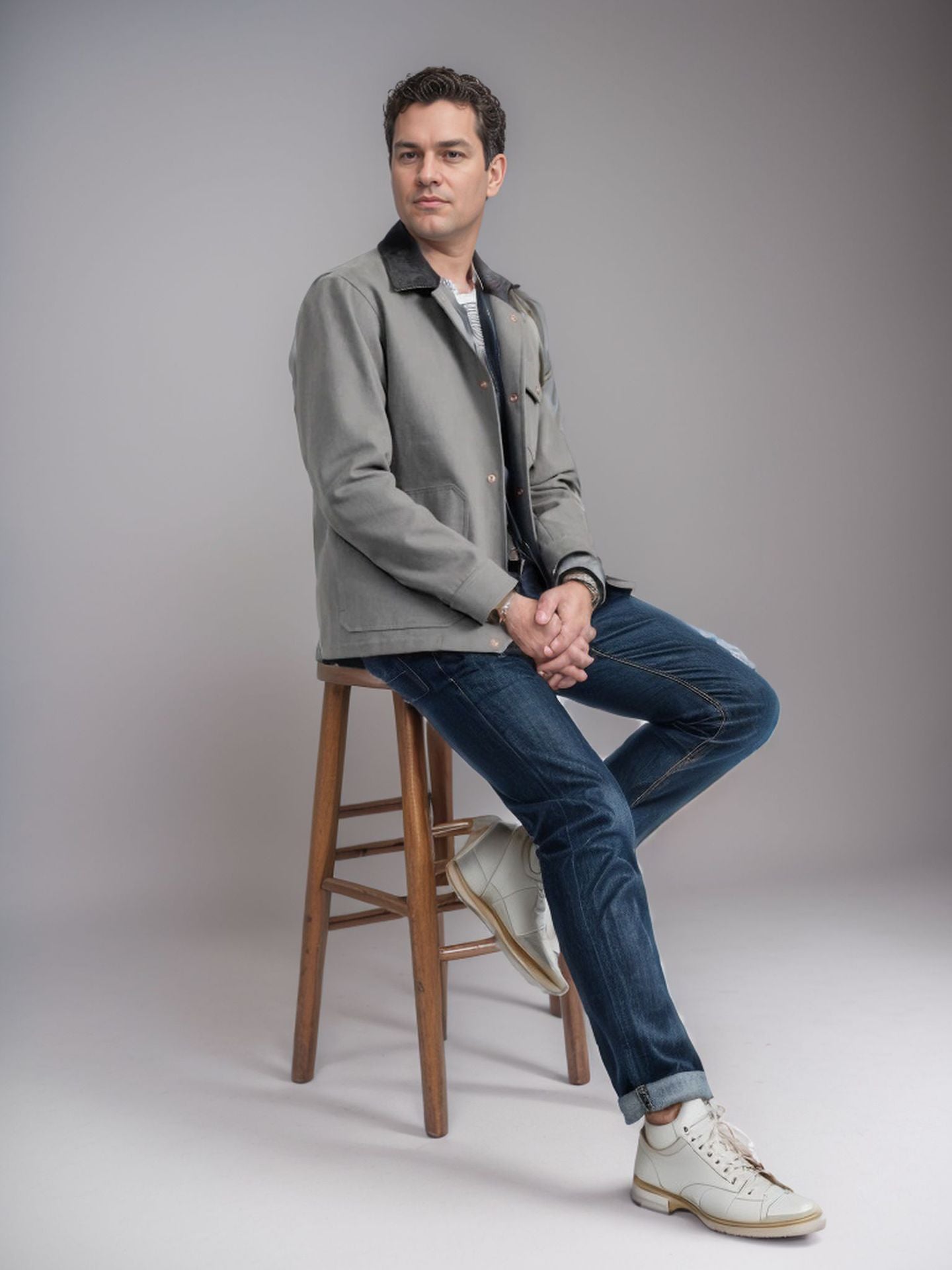 Men's suede jacket with stylish design and practical pockets Skorter