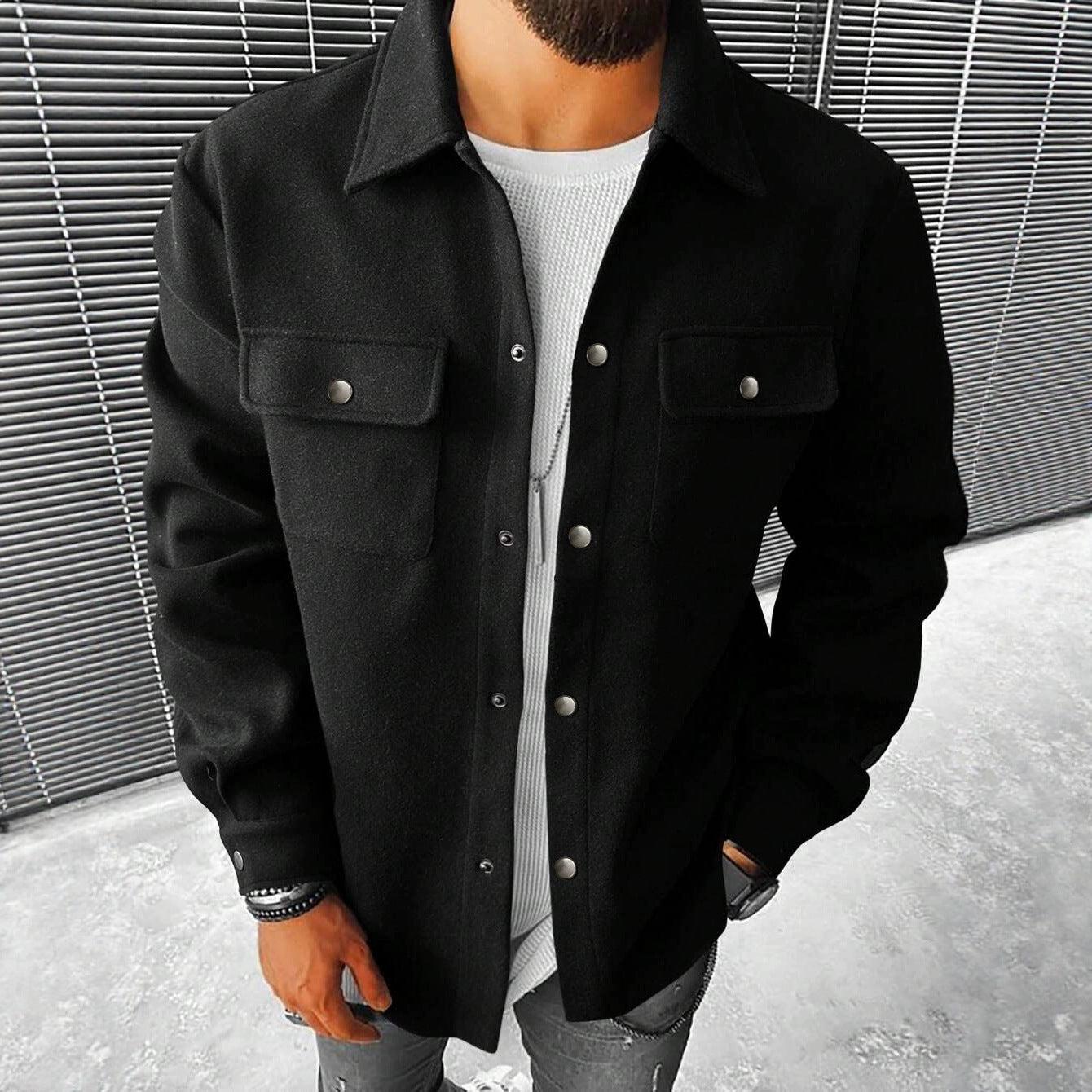 Men's stylish overshirt jacket with practical pockets and modern button design Skorter