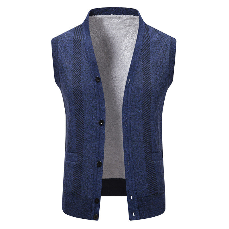 Herrkofta med klassisk V-ringning och fint kabelmönster Skorter