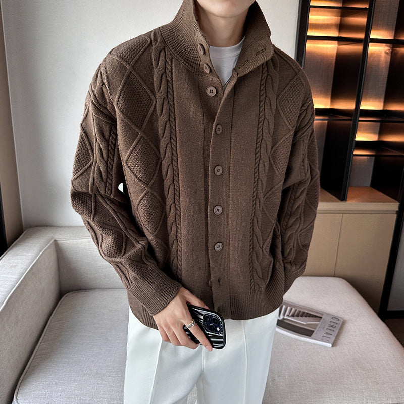 Men's chunky knit sweater with modern stand-up collar and button placket Skorter