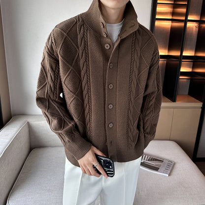 Men's chunky knit sweater with modern stand-up collar and button placket Skorter
