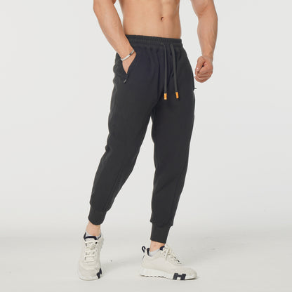 Men's sporty sweatpants with elastic waistband and side zip pockets Skorter