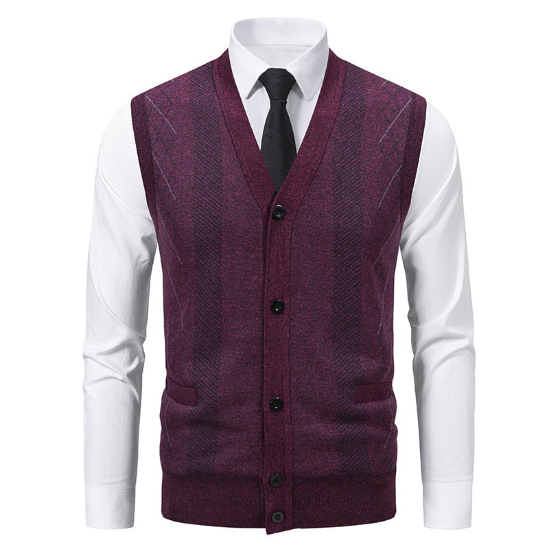 Herrkofta med klassisk V-ringning och fint kabelmönster Skorter