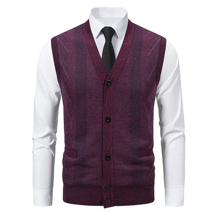 Herrkofta med klassisk V-ringning och fint kabelmönster Skorter