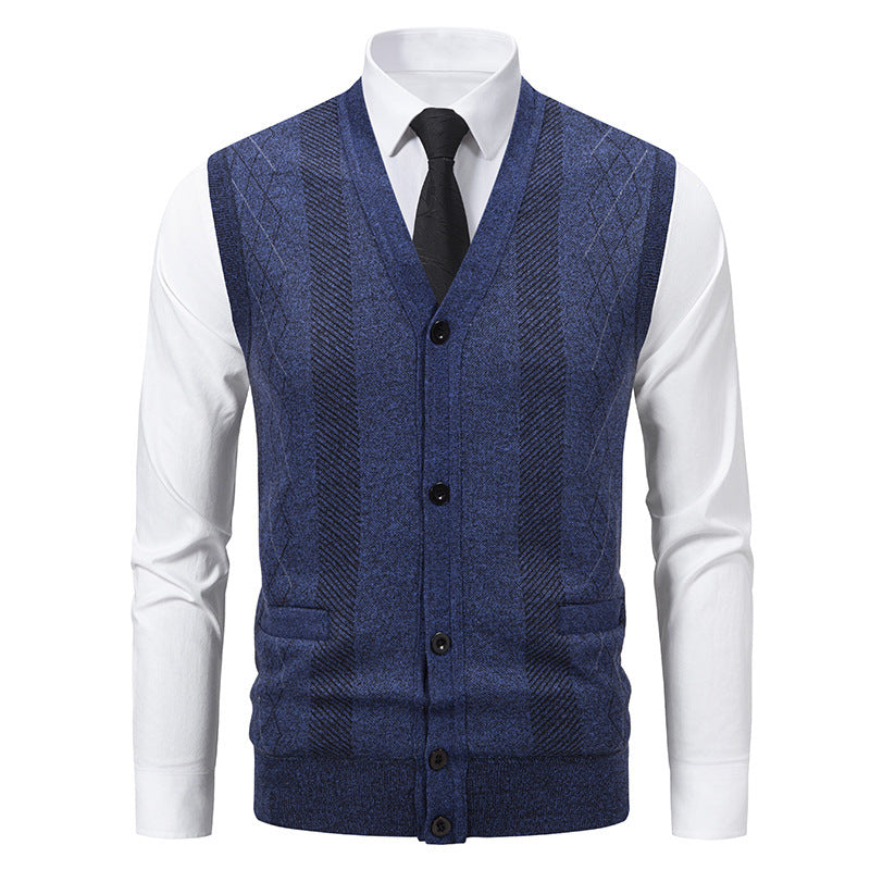 Herrkofta med klassisk V-ringning och fint kabelmönster Skorter