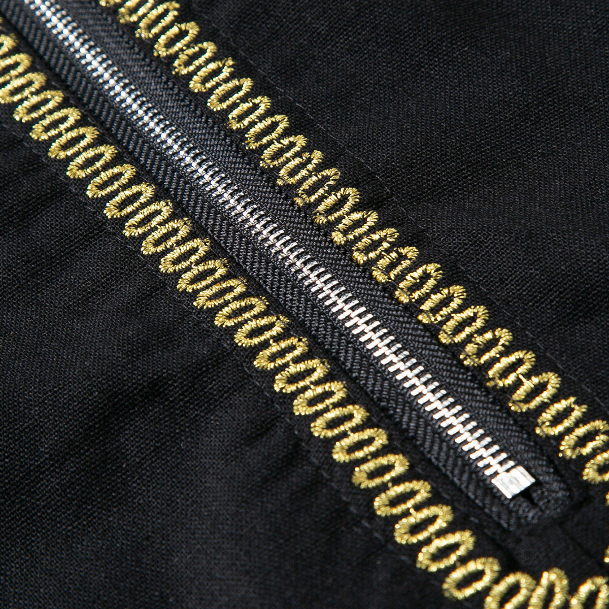 Men's Elegant Kurta with Fine Embroidery Skorter