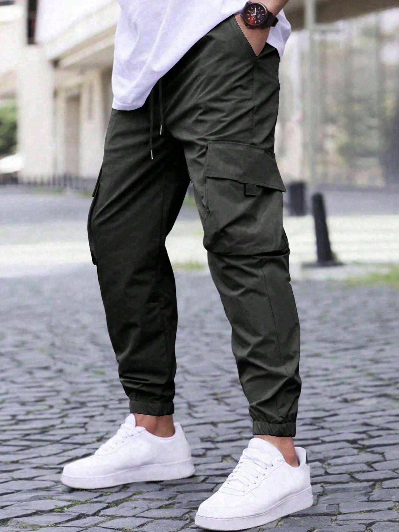 Men's cargo joggers with elastic waistband and practical side pockets Skorter