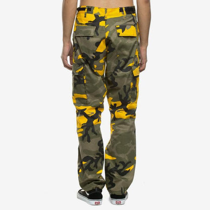 Men's cargo pants in modern camouflage design with multiple practical pockets Skorter
