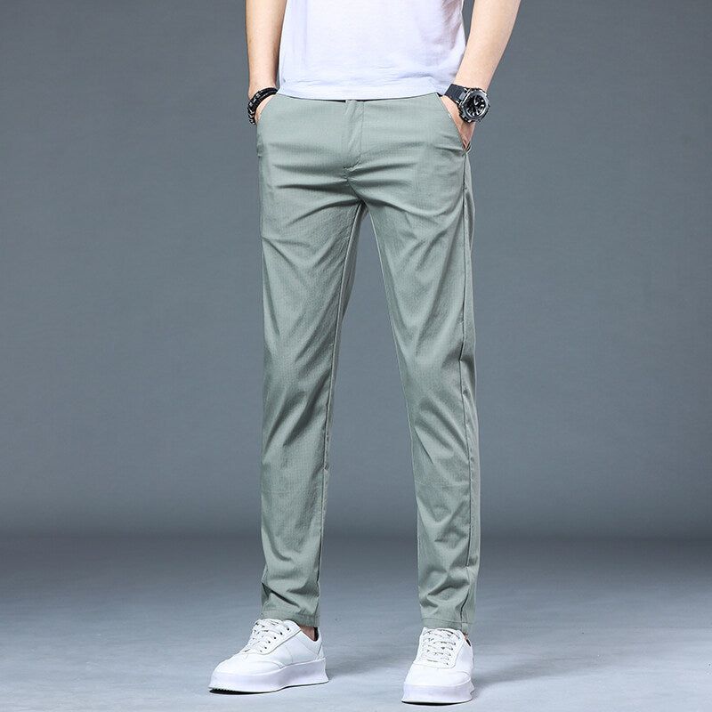 Luftiga herrbyxor i modern slim-fit-design Skorter