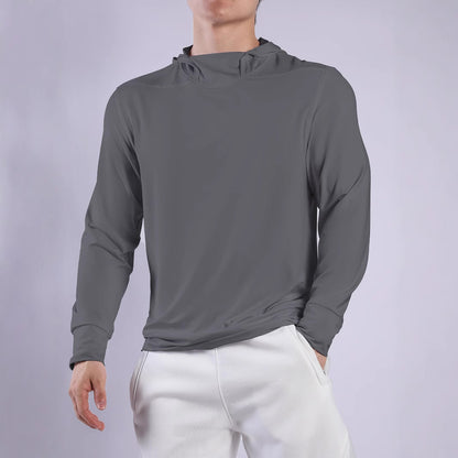 Andningsbar träningstopp för män med innovativ huva och fuktreglerande materialskorter