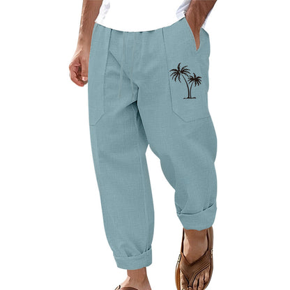 Luftiga herrbyxor i linne med praktiska fickor och broderi i handflatan.