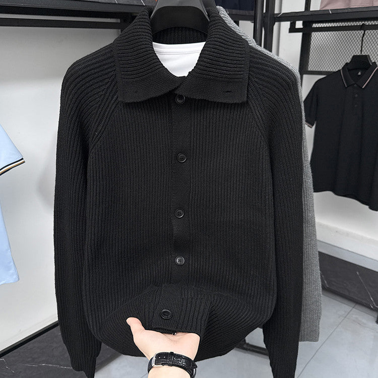 Herrkofta med mjukt ribbstickat mönster och button-down-krage Skorter