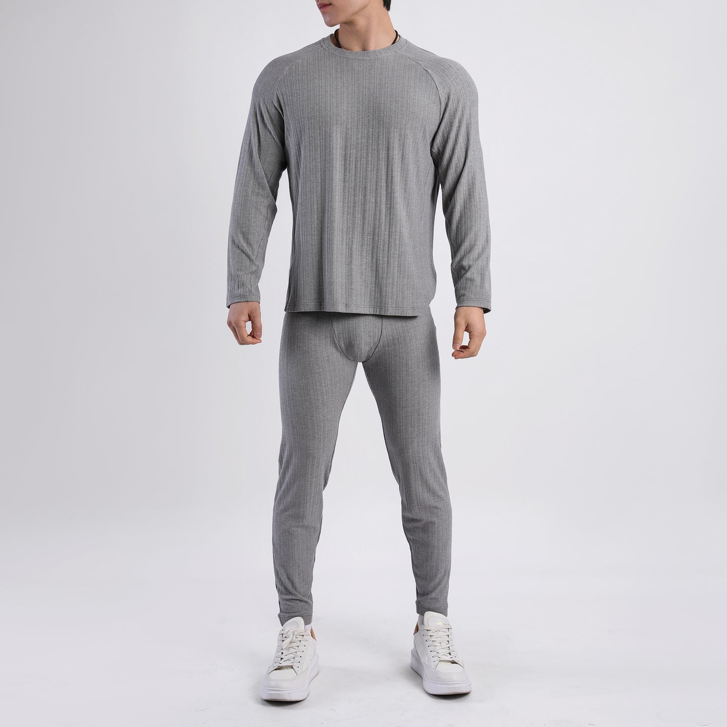 Men's thermal set with innovative heat insulation and moisture-wicking properties Skorter