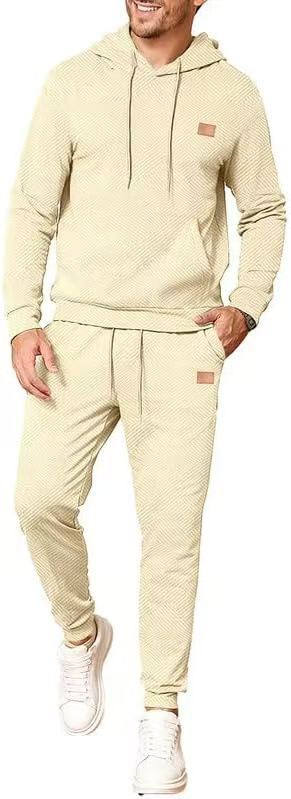 Men's sporty lounge set with stylish hood and practical pockets Skorter