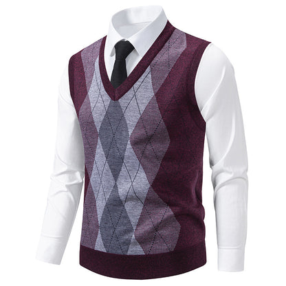 Men's sweater with V-neck and classic diamond pattern Skorter