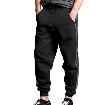 Men's sporty jogging pants with practical pockets and contrast stripes Skorter