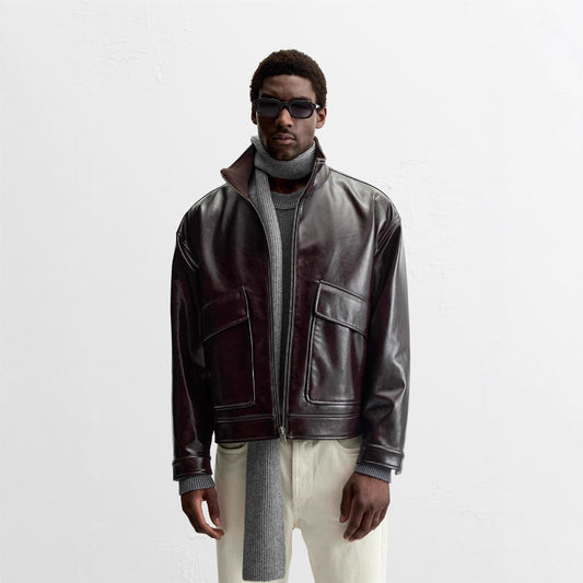 Herrbikerjacka i premiumkonstläder med praktiska fickor med lock.