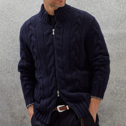 Herrkofta med dekorativ kabeldesign och hög ståkrage Skorter