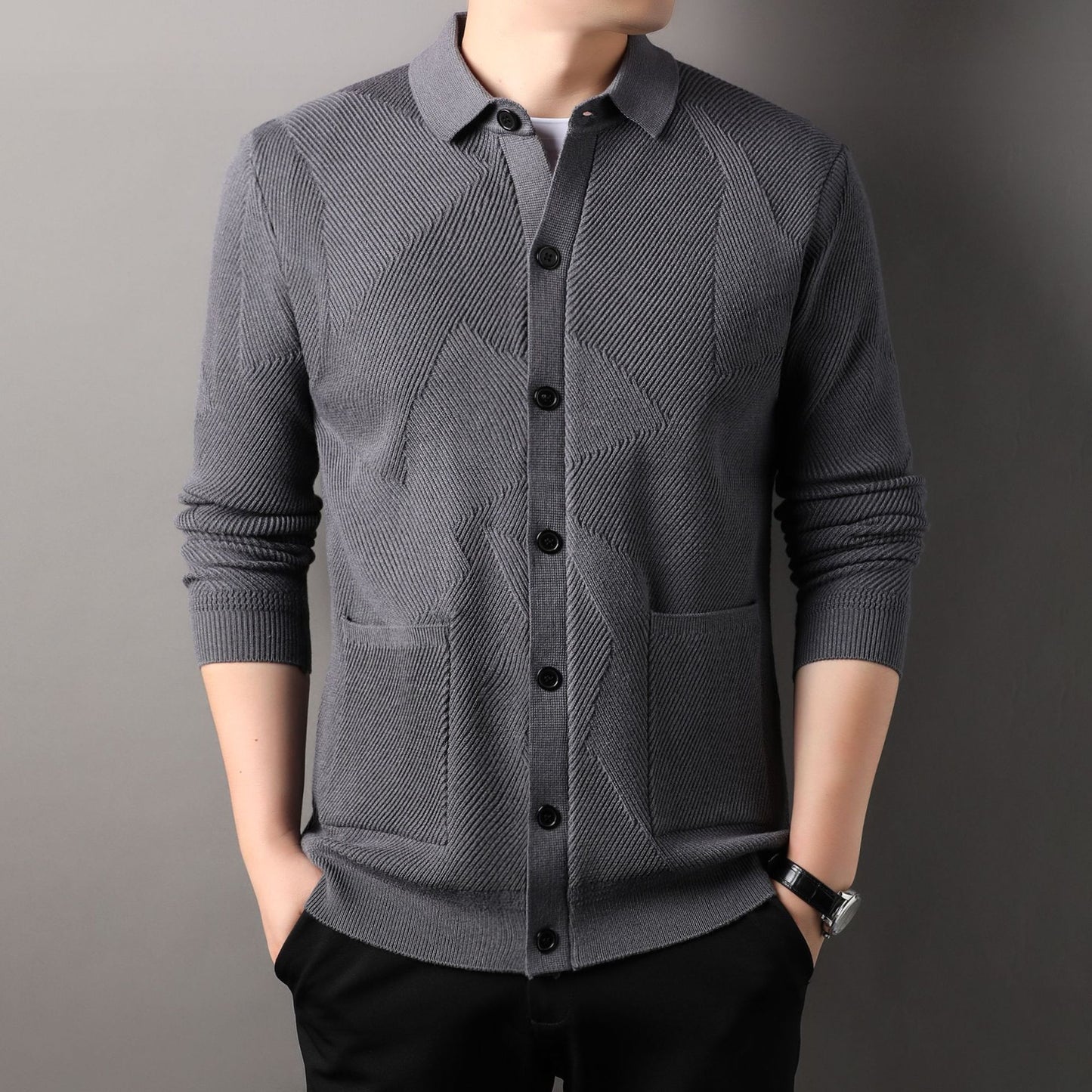 Herrkardigan med modern texturerad design och praktiska fickor Skorter