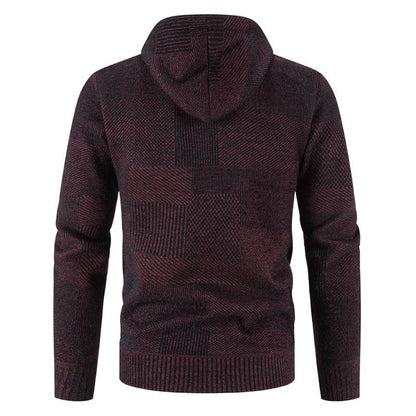 Herrkofta med huva och moderna strukturelement Skorter