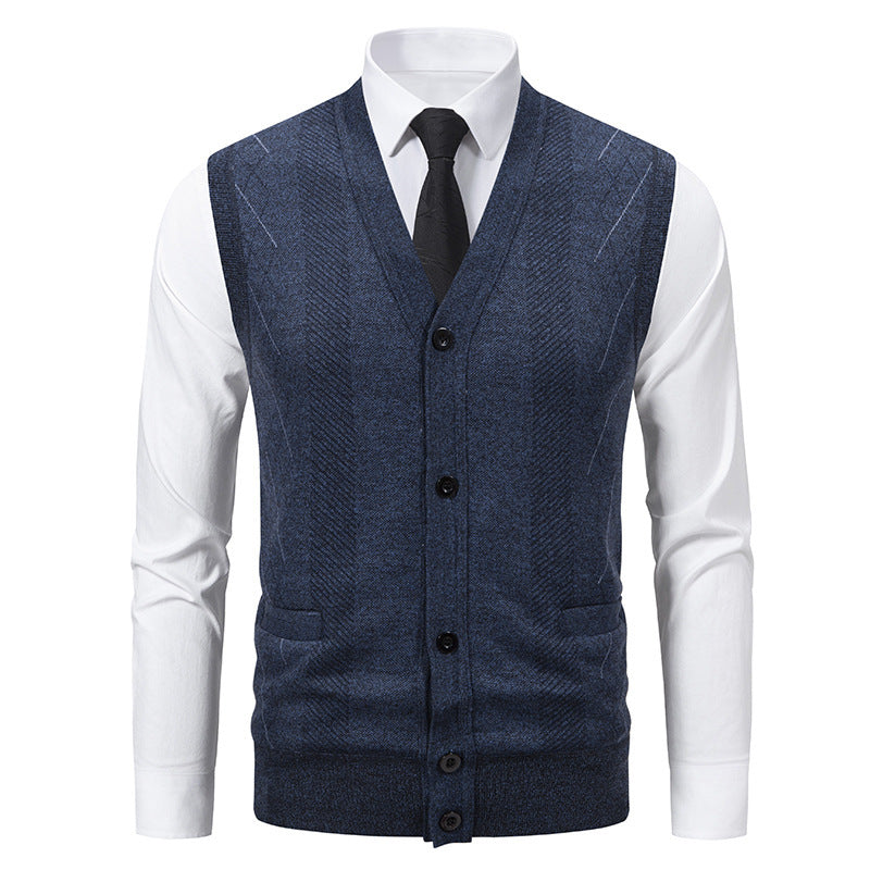 Herrkofta med klassisk V-ringning och fint kabelmönster Skorter