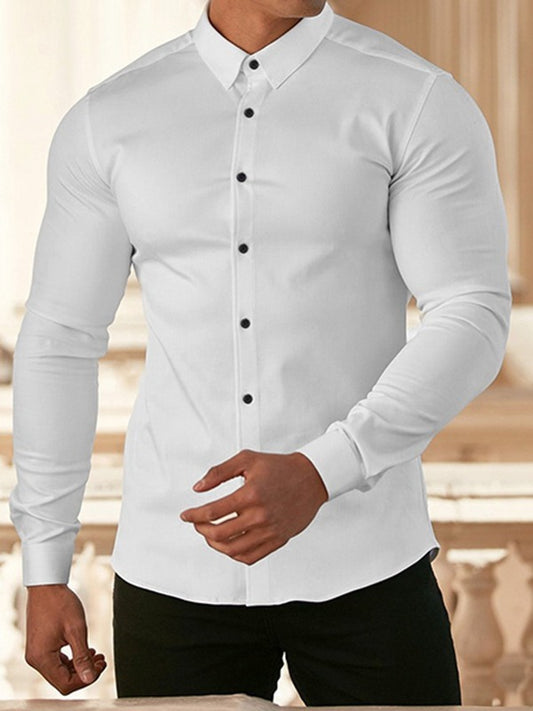 Herrskjorta med åtsittande långärmad passform, trendig krage och eleganta knappar.