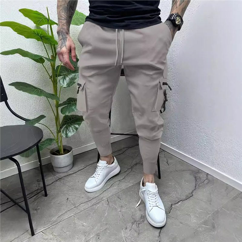 Men's stylish cargo joggers with practical pockets and elastic waistband Skorter