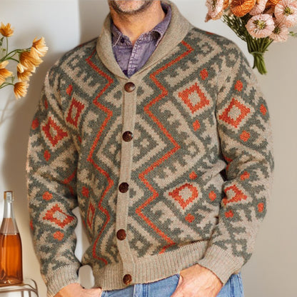 Herrkofta med traditionellt geometriskt mönster och varm sjalkrage Skorter