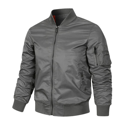 Herrbomberjacka med funktionella fickor och avslappnad design Skorter