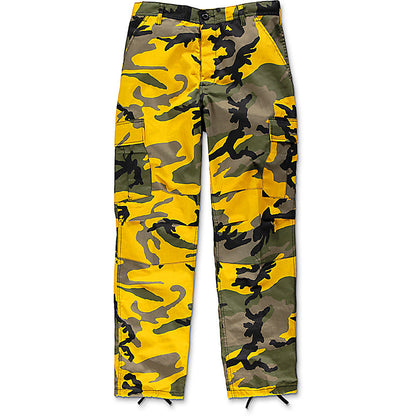 Men's cargo pants in modern camouflage design with multiple practical pockets Skorter
