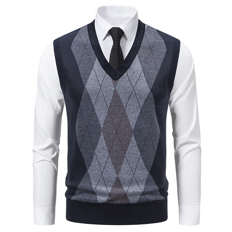 Men's sweater with V-neck and classic diamond pattern Skorter