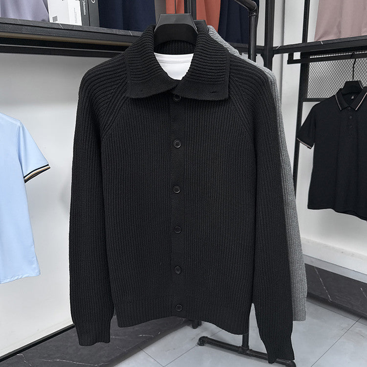 Herrkofta med mjukt ribbstickat mönster och button-down-krage Skorter