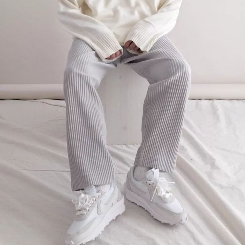 Men's stylish pleated chinos with elastic waistband Skorter