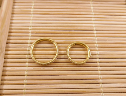 Skorter | Titanium labret with diamond-set seamless ear cartilage ring