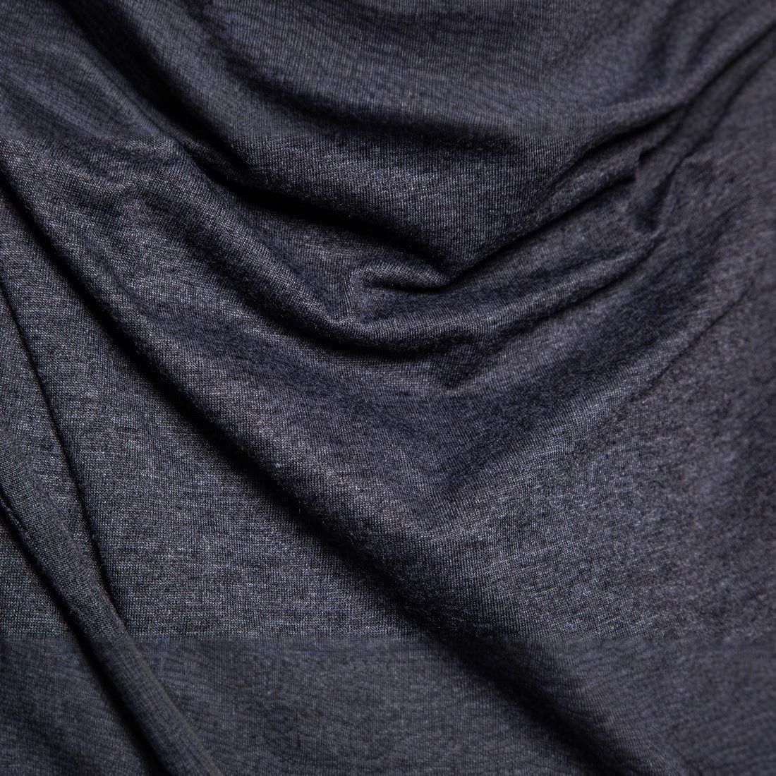 Asymmetrisk hoodie med dekorativa detaljer för män, skorter