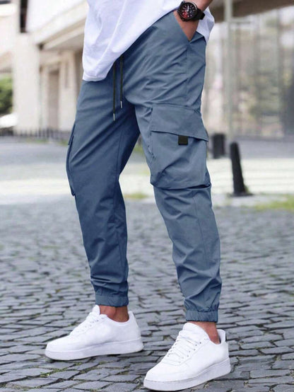 Men's cargo joggers with elastic waistband and practical side pockets Skorter