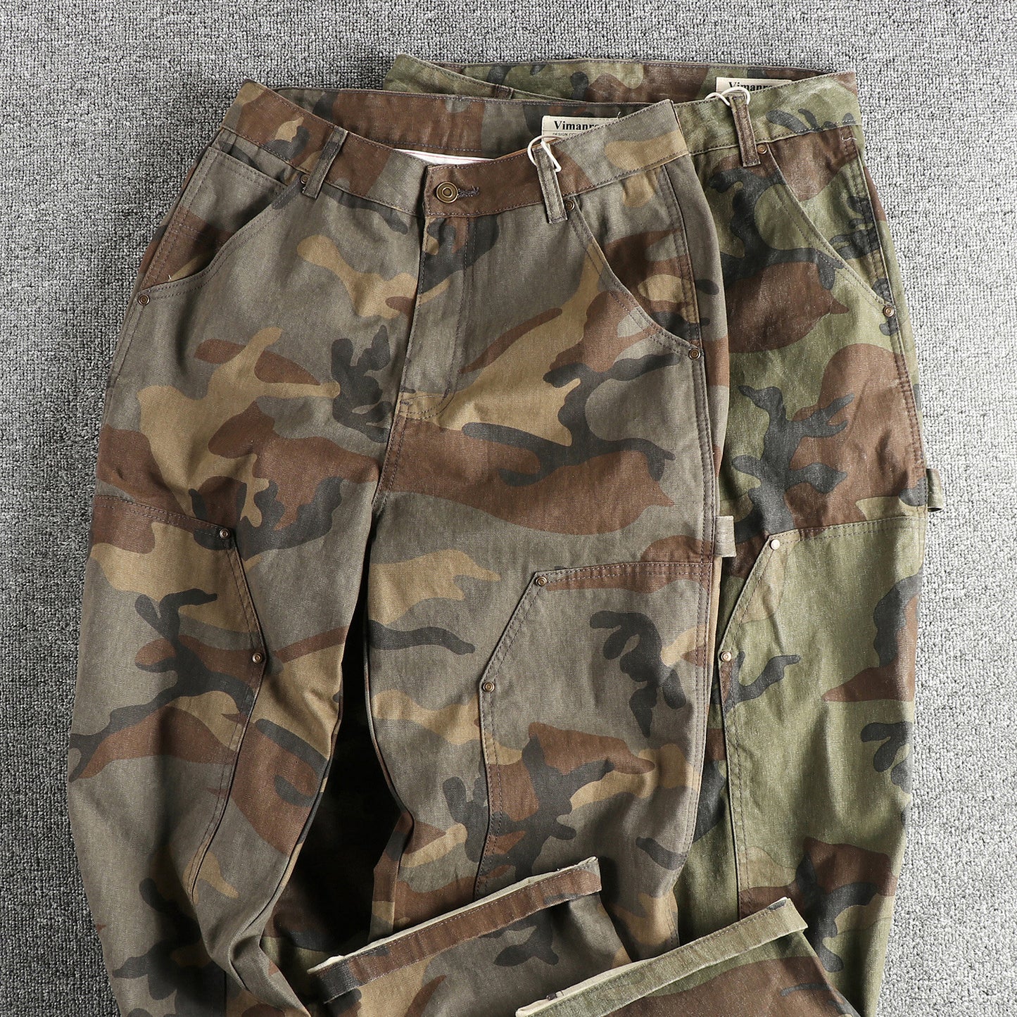 Men's cargo pants in modern camouflage design with multifunctional pockets Skorter