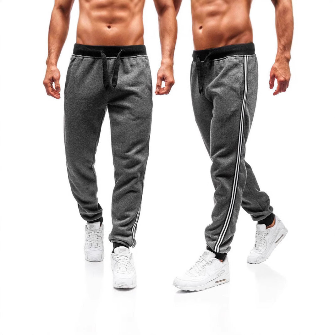 Men's sporty jogging pants with side contrast stripes Skorter
