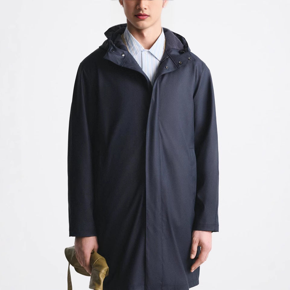Men's raincoat with practical hood and longer cut Skorter
