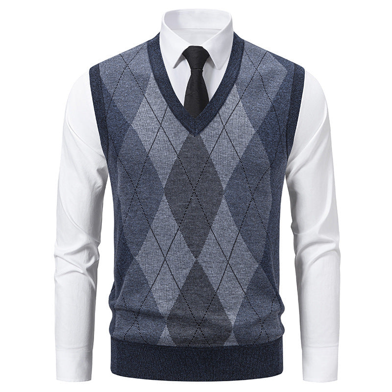 Men's sweater with V-neck and classic diamond pattern Skorter