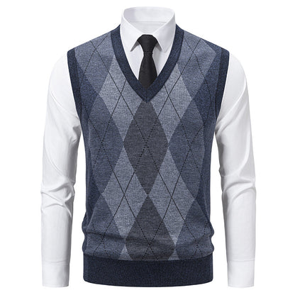 Men's sweater with V-neck and classic diamond pattern Skorter