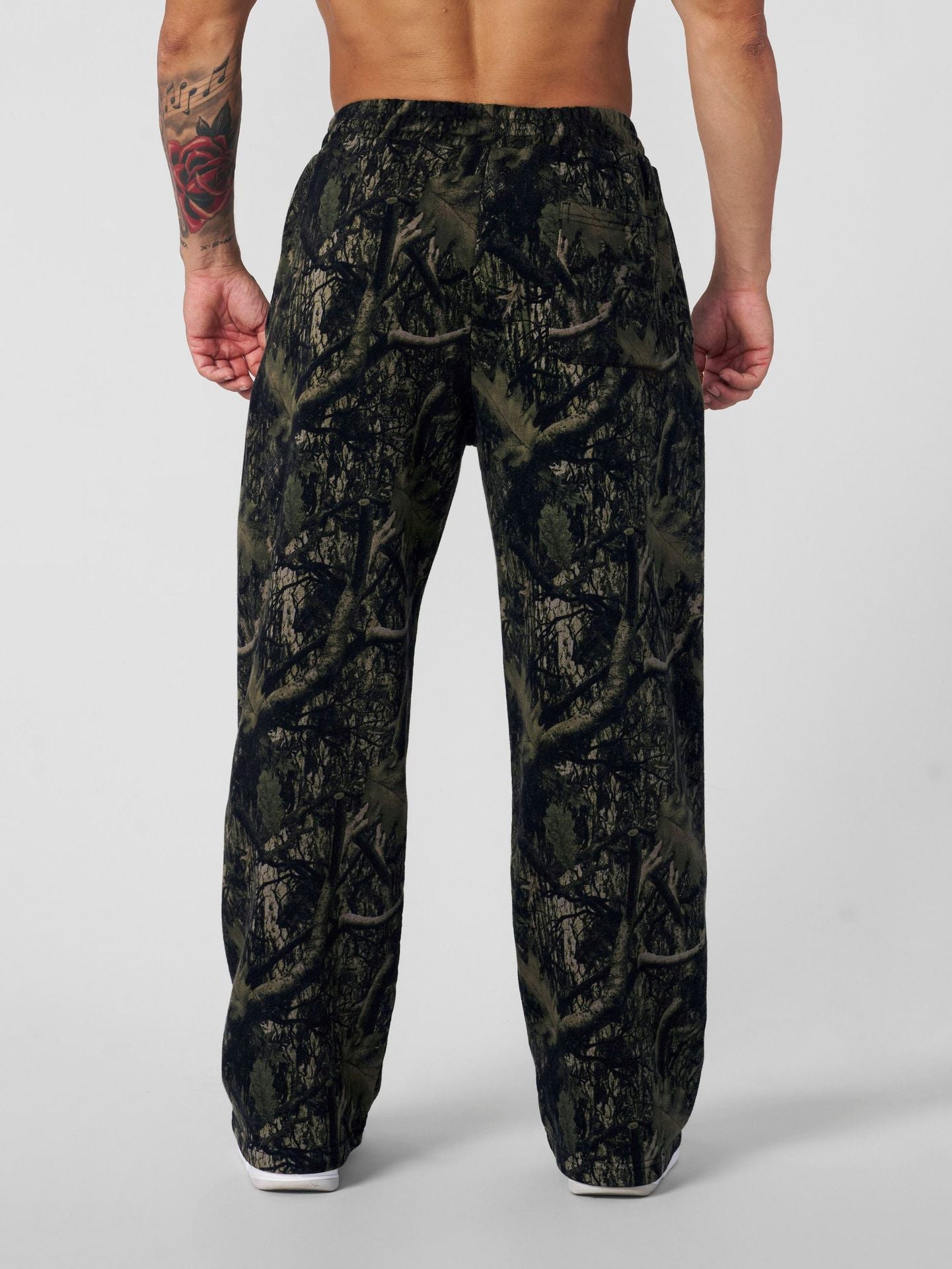 Men's cargo pants in a casual camouflage look with practical elastic waistband Skorter