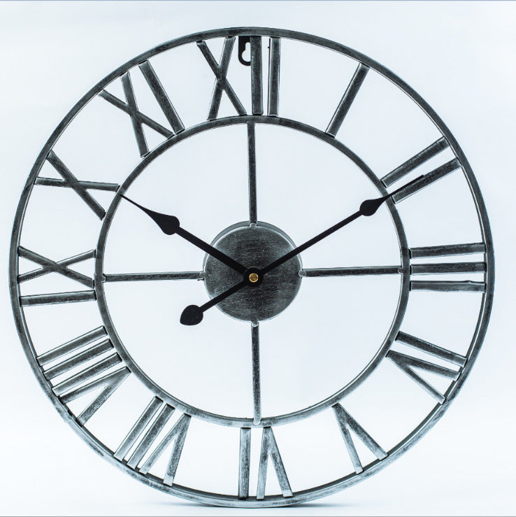 Skorter | Stor tyst väggklocka med romerska bokstäver, 40 cm i järn