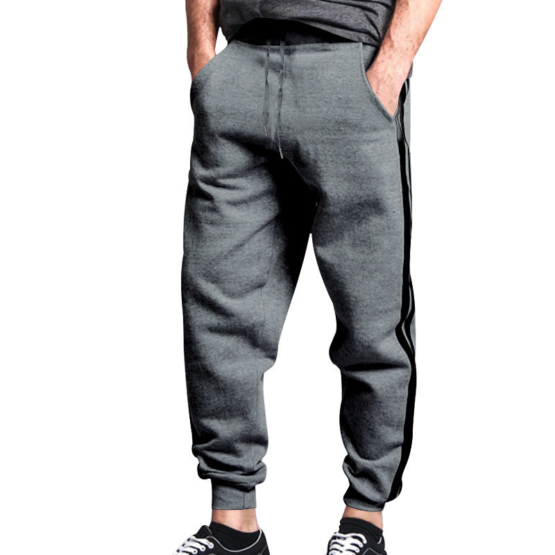 Men's sporty jogging pants with practical pockets and contrast stripes Skorter